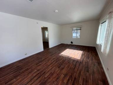 Main picture of 768 W Pine St