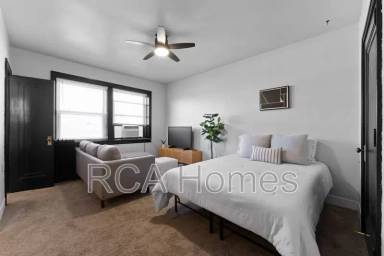 Main picture of 37 W Saint Clair St