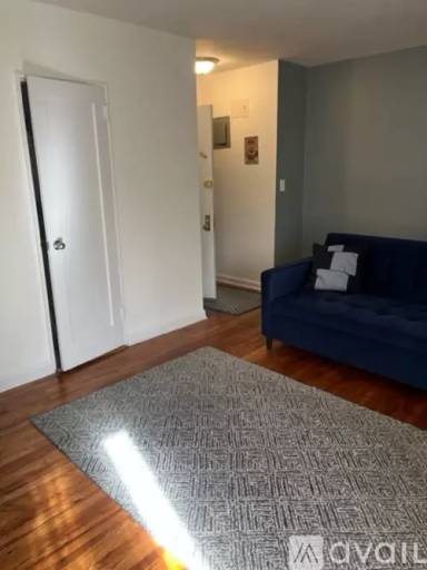 Main picture of 210 04 43 Ave