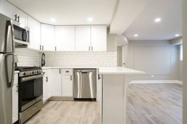 Main picture of 2544 N Avers Ave