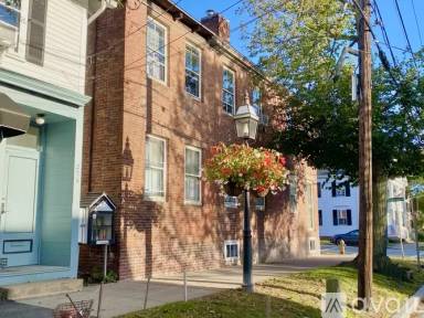 Main picture of 31 Constitution St
