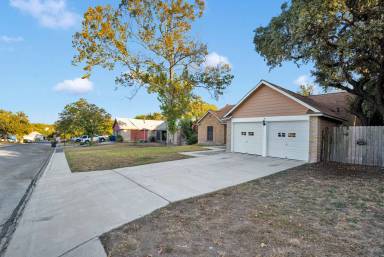 Main picture of 9214 Greens Pt