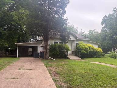 Main picture of 421 S 8th St