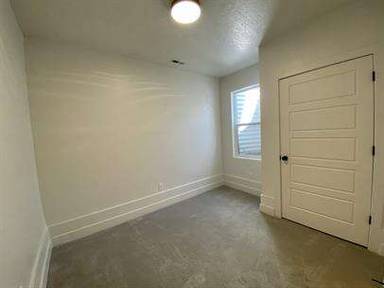 Main picture of 332 E Tri Ln