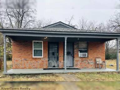 Main picture of 1490 Lake Grove St