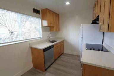 Main picture of 2137 Emerson St