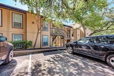 Main picture of 1000 W 26th St