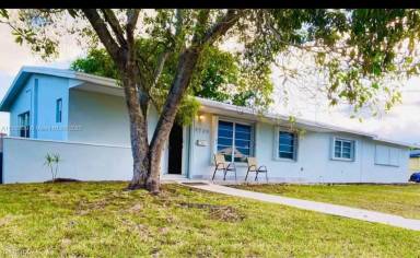 Main picture of 9720 SW 162nd St