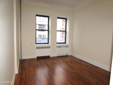 Main picture of 123 E 82nd St