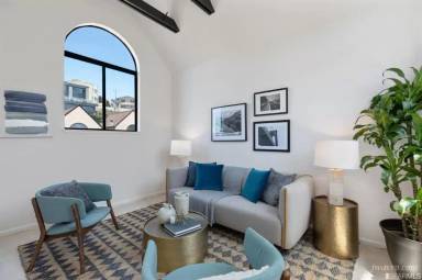 Main picture of 10 Clayton St