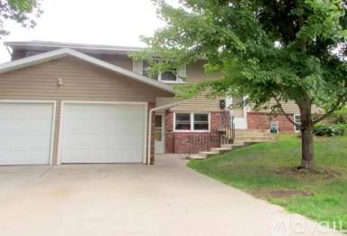 Main picture of 711 Witter St
