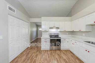 Main picture of 875 S Nebraska St Apartments