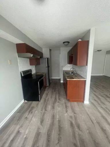Main picture of 2145 McKnight Rd N