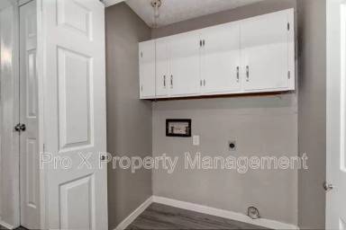 Main picture of 5431 N Lakewood Dr