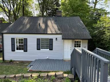 Main picture of 1809 White Oak Rd