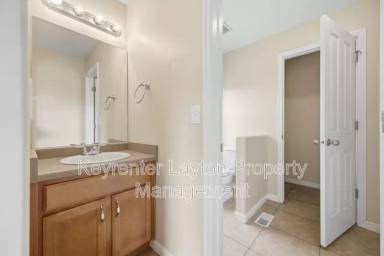 Main picture of 1427 E 6175 S