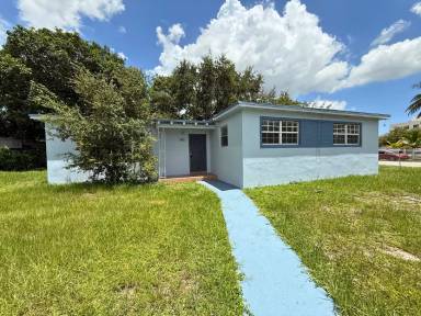 Main picture of 2401 NW 170th St