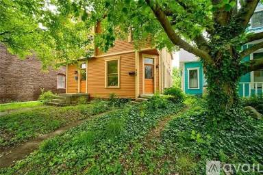 Main picture of 909 Fayette St