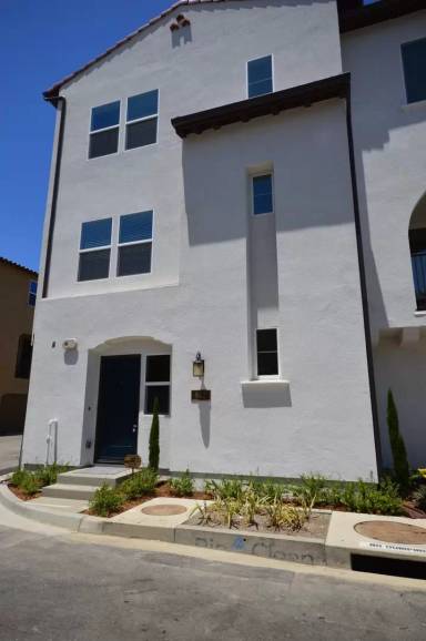 Main picture of 642 S District Way