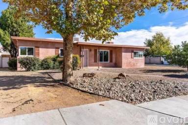 Main picture of 2804 Truman St NE