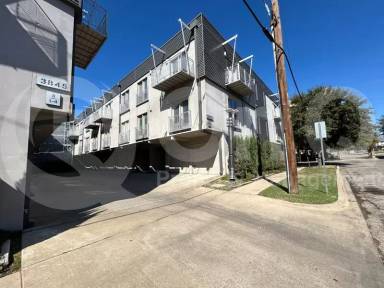 Main picture of 3845 Convent St