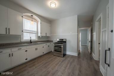 Main picture of 1651 N Harding Ave