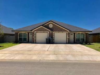 Main picture of 404 Sladecek Dr