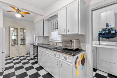 Main picture of 205 W 32nd St
