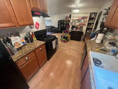 Main picture of 2018 N Oakland Ave