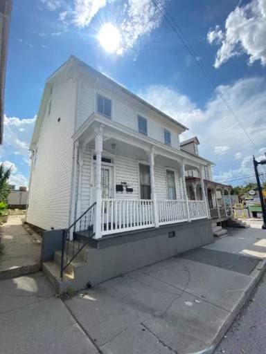 Main picture of 248 Chambersburg St