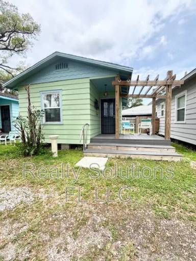 Main picture of 418 Daytona St