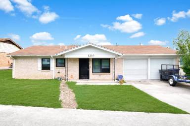 Main picture of 1210 Sherry Ln