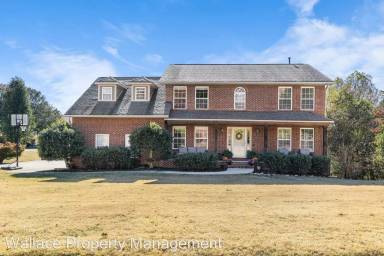 Main picture of 2005 Shady Hollow Ln