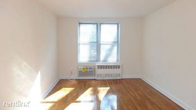 Main picture of 8237 Kew Gardens Rd