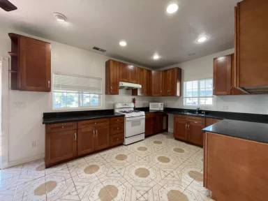 Main picture of 925 53rd Ave