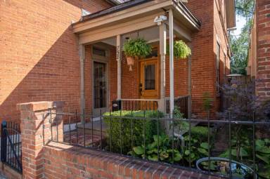 Main picture of 758 S Pearl St