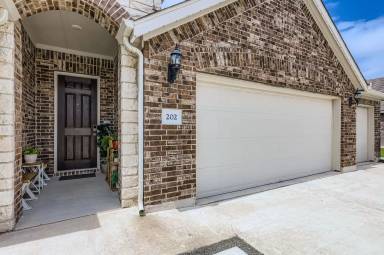 Main picture of 202 Pulitzer Dr