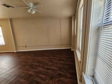 Main picture of 354 E Southcross Blvd