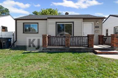 Main picture of 5921 Polk St