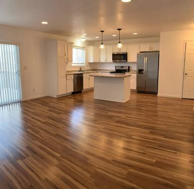 Main picture of 1625 10th Ave E