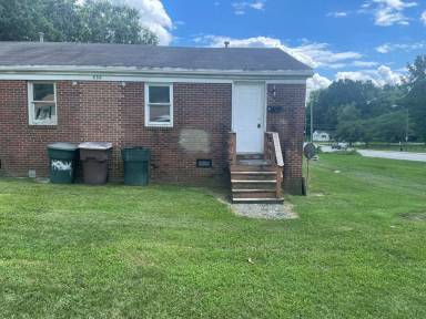 Main picture of 838 Broad Ave