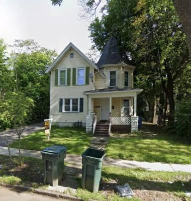 Main picture of 10 Locust St