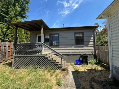 Main picture of 347 SE Pitzer St