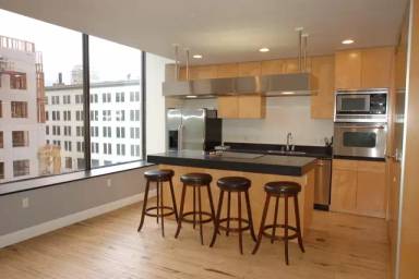 Main picture of 106 N High St