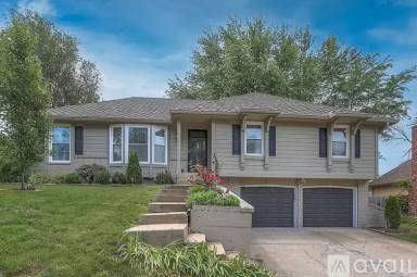 Main picture of 223 NW Foxtail Cir