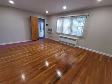 Main picture of 6151 84th St