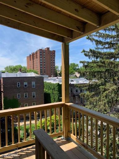 Main picture of 33 S Lake Ave