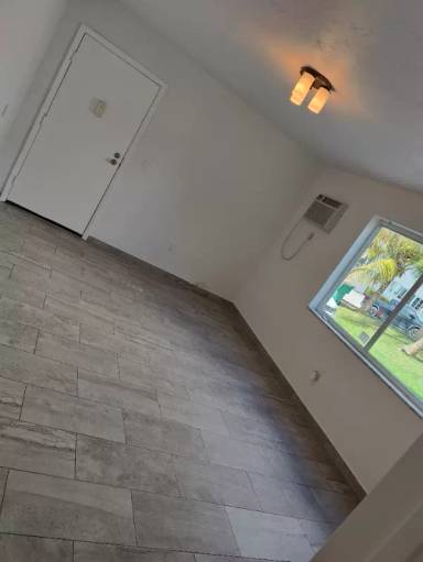 Main picture of 7839 N Bayshore Dr