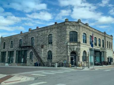 Main picture of 102 E 4th St