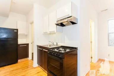 Main picture of 5054 N Winthrop Ave